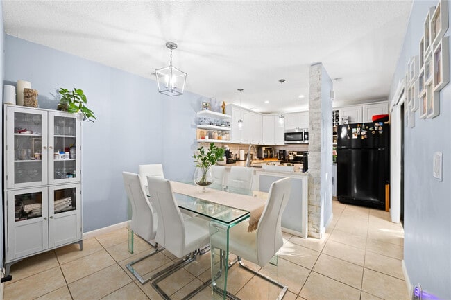 Building Photo - 3387 Cocoplum Cir