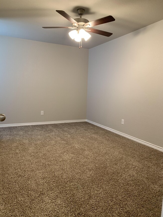 Building Photo - 7611 Stonehollow