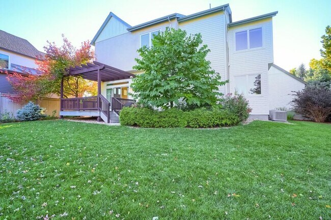 Building Photo - 2421 Rose Ct