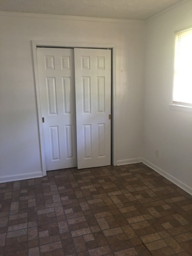 Building Photo - 2930 Carriage Ln