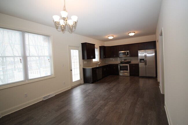 Building Photo - Waterford Ave