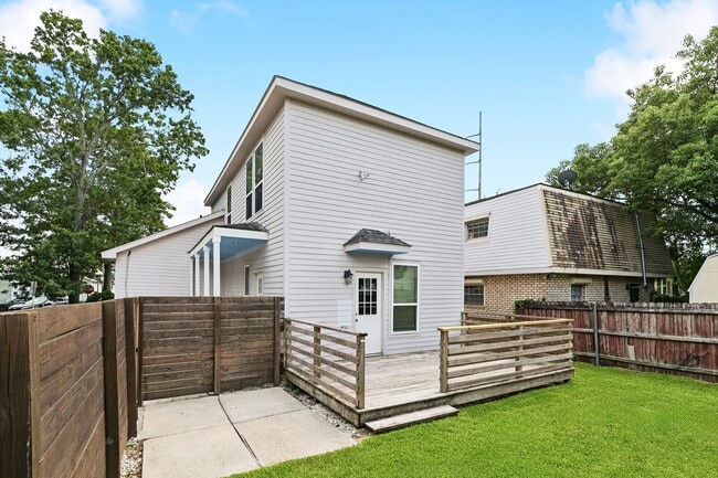 Building Photo - 3701 Derbigny St