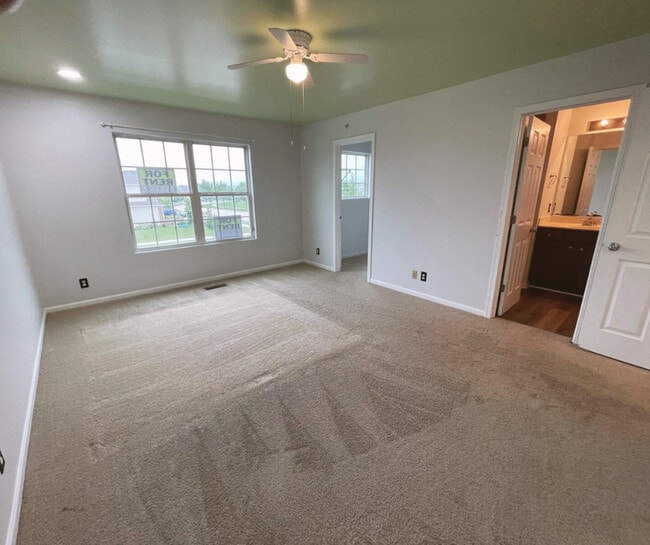 Building Photo - 1157 Goldfinch Ave