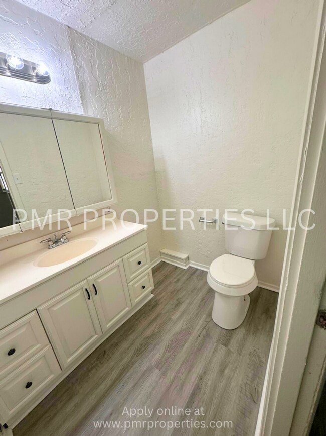 Building Photo - 4 Bedrooms - 1.5 Bathroom House