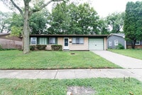 Building Photo - 3914 Richelieu Rd