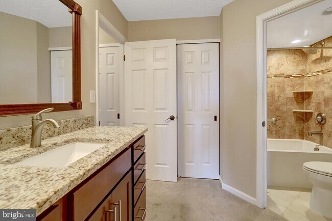 Building Photo - 5904 Mt Eagle Dr