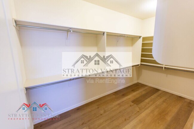 Building Photo - 960 E Constitution Dr