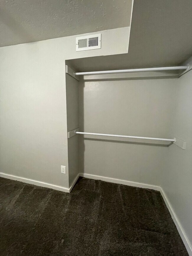 Building Photo - Odell Duplex