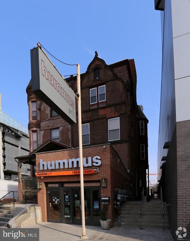 Building Photo - 3931 Walnut St