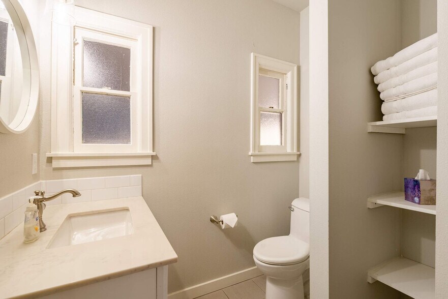 Building Photo - 3046 NE Glisan St