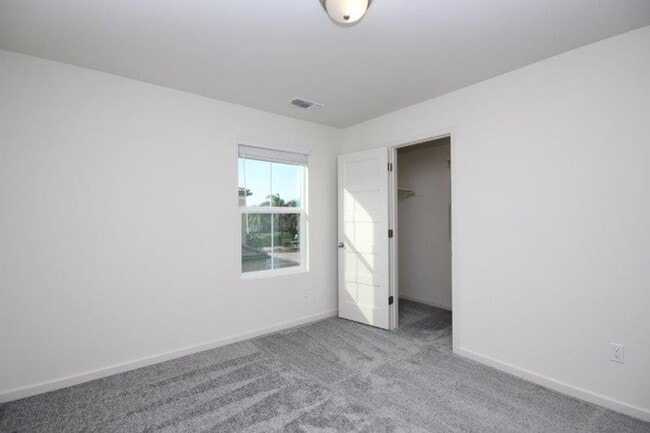 Building Photo - 3 Bed Home in Gated Elk Grove Community