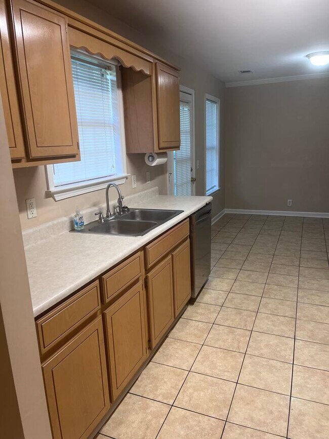 Building Photo - 149 High Point Dr