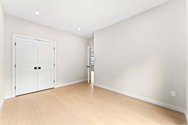 Building Photo - 165 Jefferson Ave