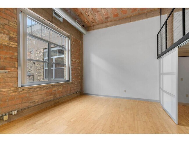 Building Photo - 521 S 7th St