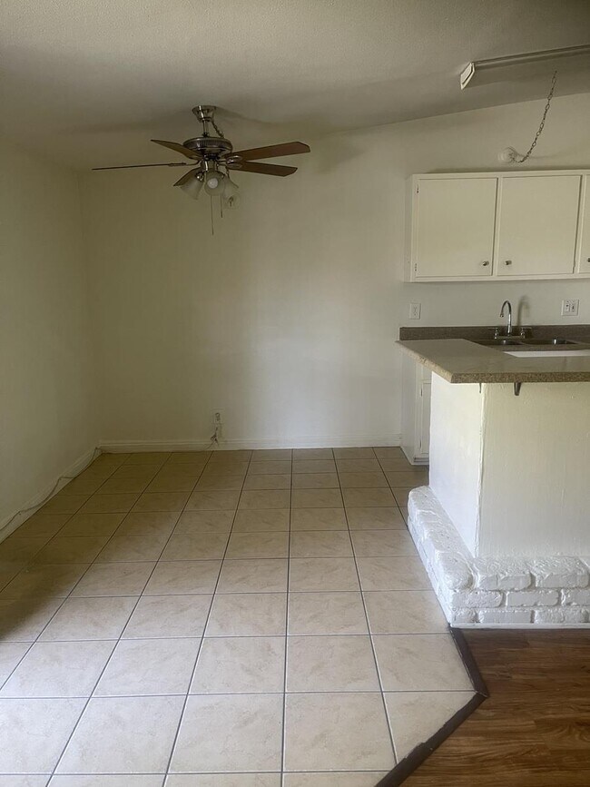 Interior Photo - Fay Ln