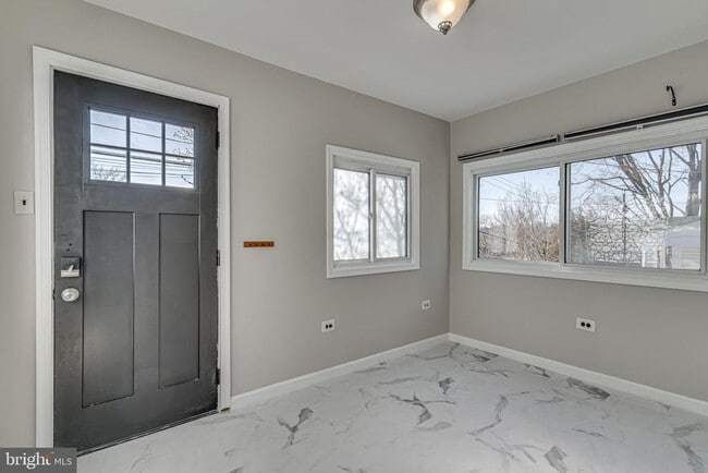 Building Photo - 2722 Jefferson Dr