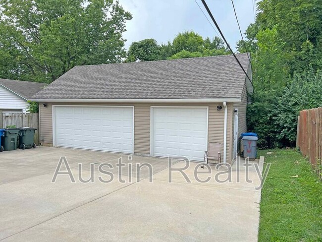 Building Photo - 1005 Claytonia Terrace