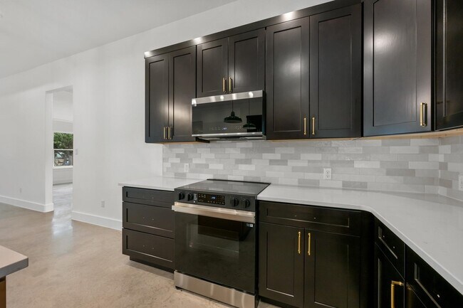 Building Photo - 830 Woodland Hills Dr
