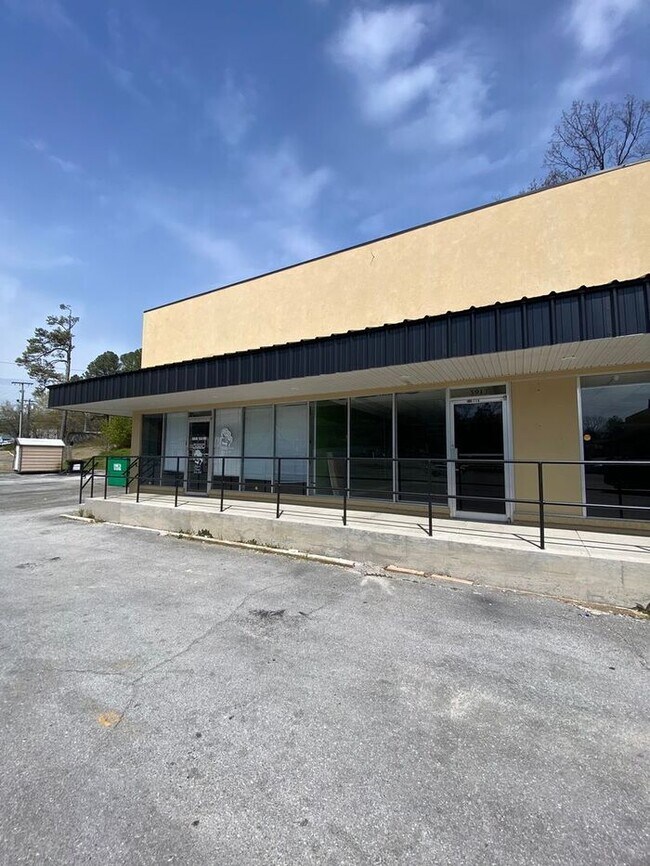 Primary Photo - Great Commercial Space for Lease on Braine...