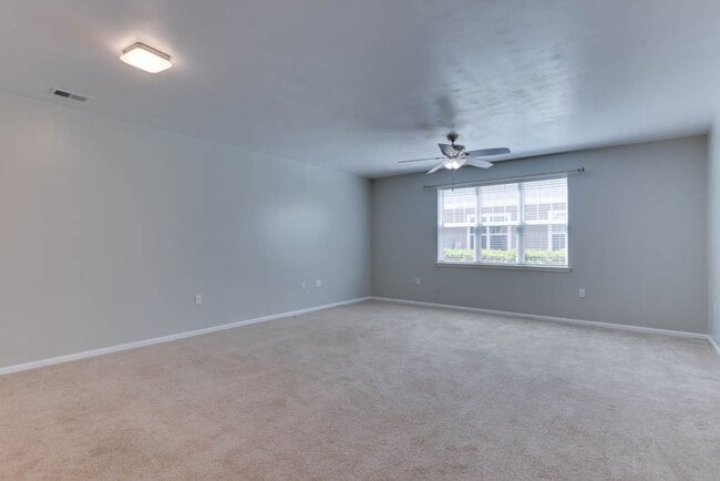 Building Photo - Discover this BEAUTIFUL 2-bedroom home in the sought-after Western Branch area!