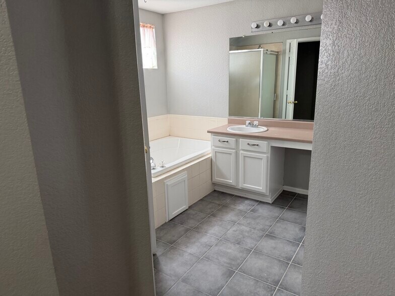 Building Photo - 5070 Enid Way