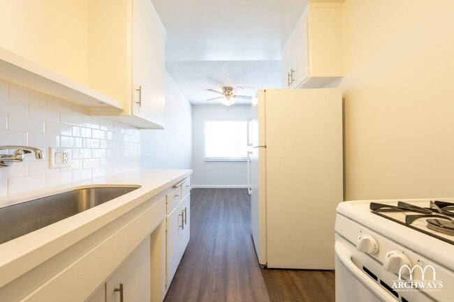 Building Photo - ~ Beautiful and Spacious 1 bd/1bath in Santa Monica ~