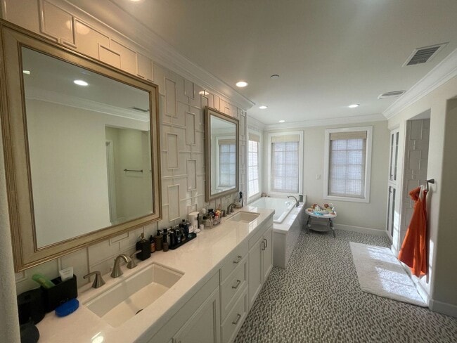 Building Photo - 3 bd/3.5 Ba Sea Summit Panoramic Ocean Vie...