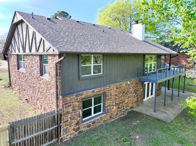 Building Photo - Spacious 4 Bed Home in Prime Claremore Location