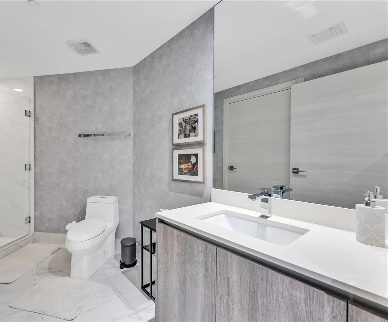 Building Photo - 801 S Miami Ave