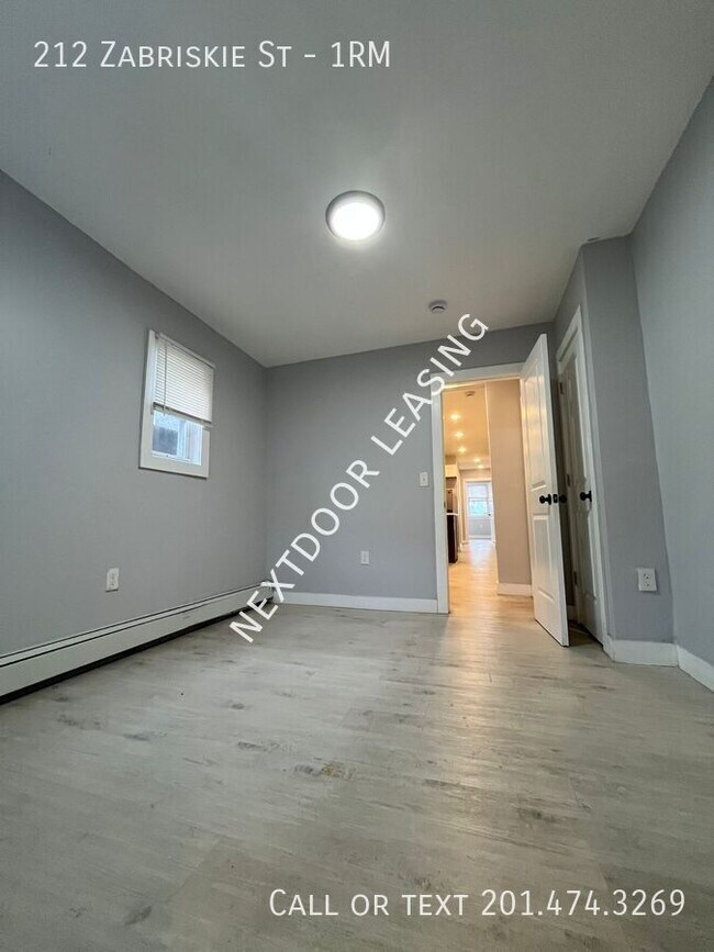 Building Photo - 212 Zabriskie St