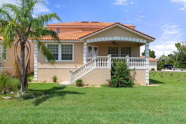 Building Photo - 4 Waterside St