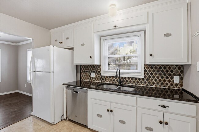 Building Photo - 3201 McCart Ave