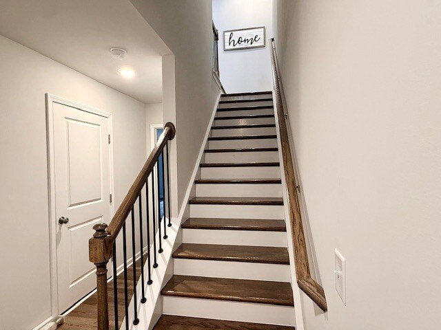 Building Photo - 508 Light Oak Way