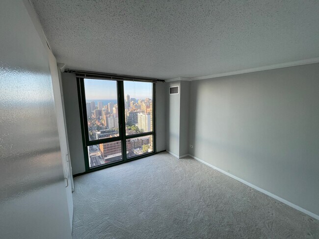 Building Photo - 111 W Maple St