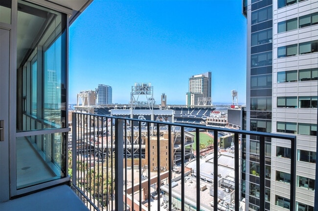 Building Photo - East Village 13th floor condo with panoramic views