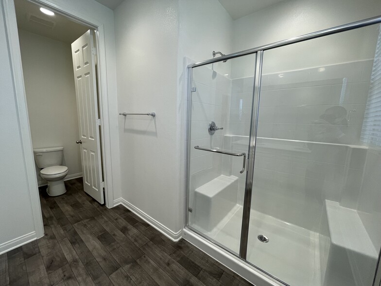 3rd floor master bth shower&toilet - 7566 Channel View St