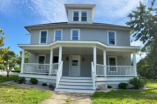 Building Photo - 40 Pleasant St