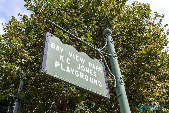 Building Photo - Bayview: Bi-Level 3 Bed 3 Bath w/ Parking,...