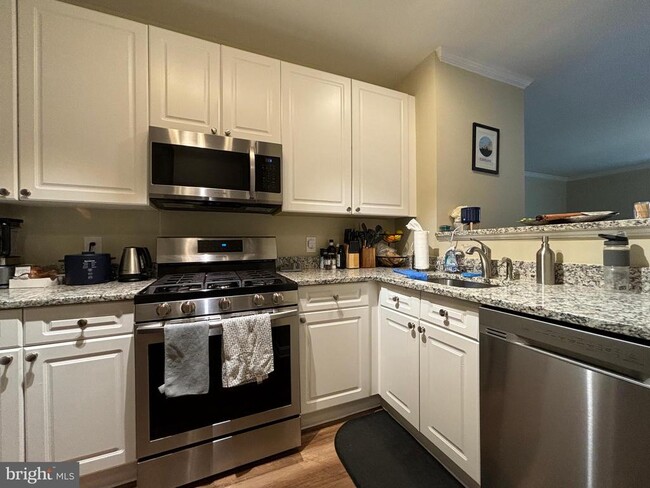 Building Photo - 8181 Carnegie Hall Ct