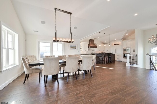 Building Photo - 400 17th St S