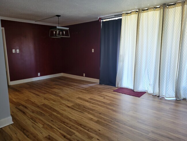 Building Photo - 1131 Stringers Ridge Rd