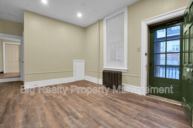 Building Photo - 72 N Main St