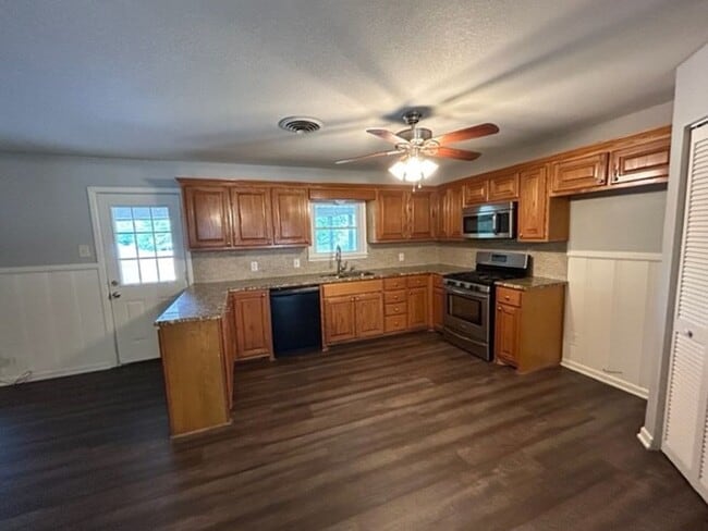 Building Photo - Beautiful home located in Robinson Texas