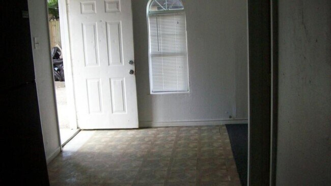 Building Photo - 13433 Topeka St