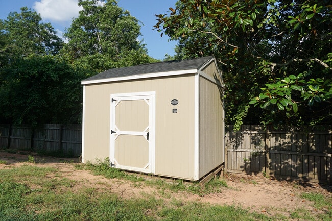 Building Photo - 127 Bronze Cir