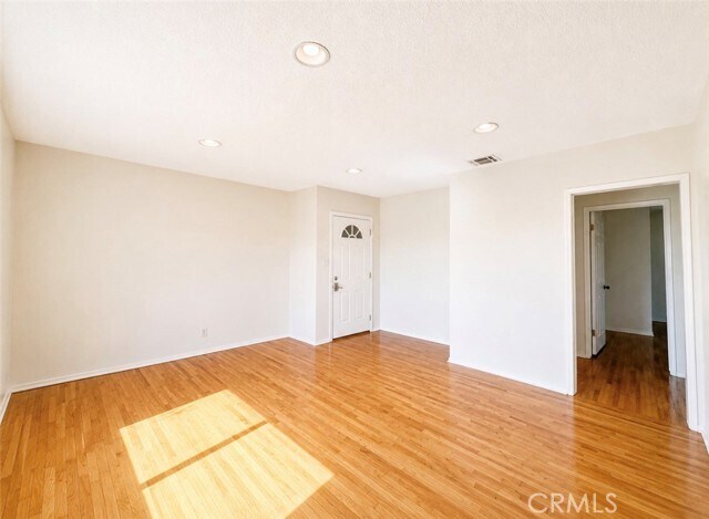 Building Photo - 1372 W 36th St