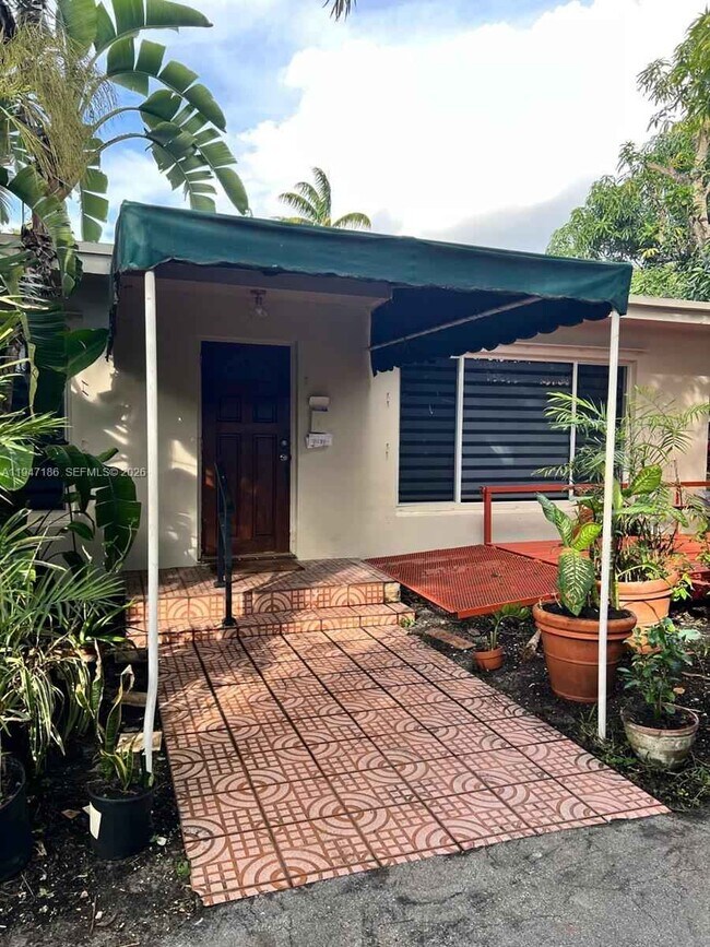 Building Photo - Southwest 97th Avenue, Miami, FL 33165 - 3 BR 2 BA single-family home