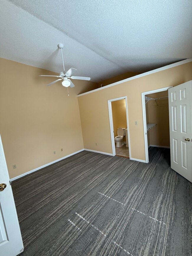 Building Photo - Quarter Condo