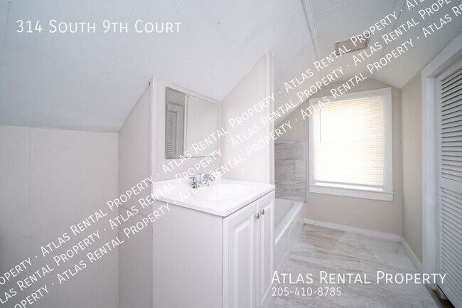 Building Photo - 314 9th Ct S