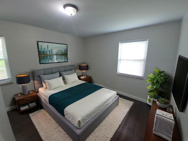 Building Photo - 5568 Raceview Ave